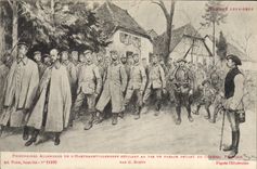 Presos alemanes de Militaria de la POSTAL de la VENDIMIA de Hartmanswillerkopf que enmarañan con el paso del desfile delante del francés general