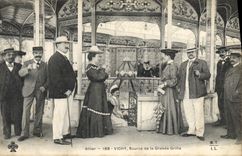 CPA Vichy Source De La Grande Grille