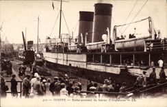 VINTAGE POSTCARD Boat Steamer Dieppe Loading of the boat of England