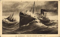 CPA Bateau Paquebot rentrant au port Marseille