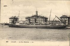 VINTAGE POSTCARD Boat Calais Steamer Train station maritime
