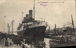 VINTAGE POSTCARD Boat Bordeaux Steamer Left the docks
