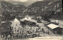 CPA Militaria Prisonniers de guerre Ensemble d'un camp 