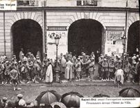CPA Militaria Saint Die avant l'occupation allemande Prisonniers devant l'hotel de ville 