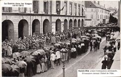 VINTAGE POSTCARD Militaria the war in the Vosges Die Saint before the German occupation Prisoners in front of the town hall