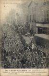 CPA Militaria Les prisonniers faits aux combats de Ville sur Tourbe traversant Chalons sur Marne 