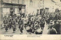 CPA Militaria Prisonniers allemands a Reims 