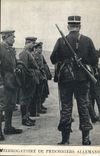 CPA Militaria Interrogatoire des prisonniers allemands 