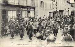 CPA Militaria Prisonniers allemands a Reims 