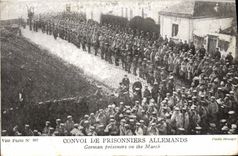CPA Militaria Convoi de prisonniers allemands