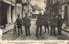 VINTAGE POSTCARD Militaria German Prisoners in a street of Soissons after the bombardment