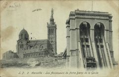 CPA Marseille Les Ascenseurs De Notre Dame De La Garde