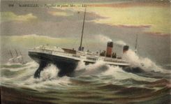 CPA Bateau Paquebot en pleine mer Marseille