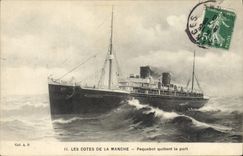 VINTAGE POSTCARD Boat Steamer leaving the port Dimensions of the English Channel