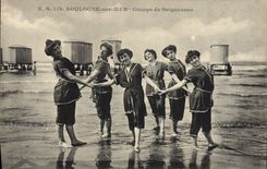 VINTAGE POSTCARD Folklore Bathing suit Boulogne Woman on Mer Groups bathers