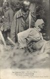 CPA Militaria Prisonniers allemands Un blesse grievement blesse