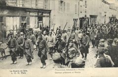 CPA Militaria Prisonniers allemands a Reims