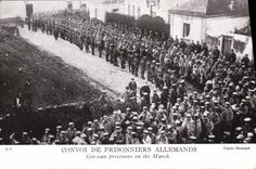 CPA Militaria Convoi de Prisonniers allemands 