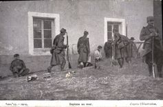 CPA Militaria Espions au mur 