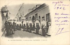 CPA Folklore Hautes Pyrenees Costumes du pays Les baladins 