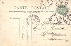 CPA Folklore Pyrenees Une jeune bergere Moutons 