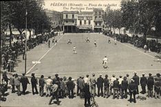 CPA Pezenas Place du 14 juillet Une partie au tambourin TOP