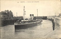 VINTAGE POSTCARD Dieppe Boat Arrived of Arundel
