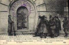 CPA Militaria Prisonniers allemands rentrant du travail