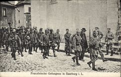 VINTAGE POSTCARD Militaria Prisoners Saarbrug I L