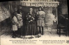CPA Folklore le bouquet pour la fete de maman Enfants