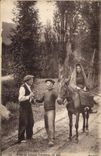 CPA Folklore Types de paysans Pyreneens Ane Mule 