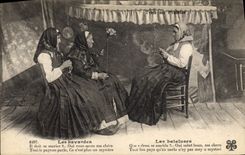 CPA Folklore Pyrenees Les bavardes 
