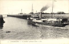CPA Bateau Cherbourg L'Ariadne quittant le port 