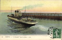 VINTAGE POSTCARD Boat Dieppe Steamer Arundel in the piers