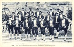 CPA Folklore Pyrenees Bagneres de Bigorre Chanteurs montagnards