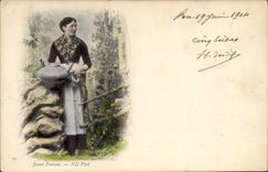 CPA Folklore Jeune femme Pyrenees 