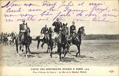 CPA Visite des souverains danois a Paris 1914 Prise d'armes de Satory Le roi et le general Michel