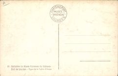 CPA Pyrenees Costumes du Musee Pyreneen du chateau Fort de Lourdes Types de la Vallee d'Ossau