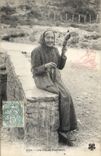 CPA Pyrenees Une fileuse d'autrefois Folklore