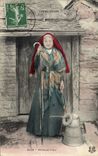 CPA Pyrenees Porteuse d'eau Folklore 