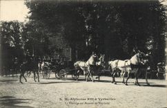 VINTAGE POSTCARD SM Alphonse XIII has Versailles the procession with the basin of Neptune