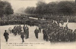 VINTAGE POSTCARD the sovereigns of Italy has Paris the troop making bay