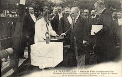 CPA Marseille Grande fete presidentielle Monsieur Poincare pose la premiere pierre du palais du Maroc