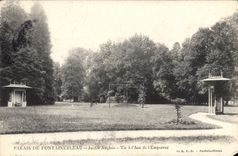 VINTAGE POSTCARD Palate of Fontainebleau English Garden Shooting with the arc of the Emperor