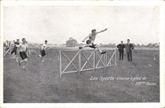 CPA Les sports Course a pied de 110m haies 