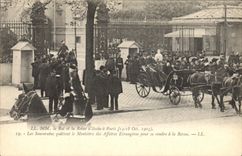 CPA MM le Roi d'Italie et la reine a Paris 1903 Les souverains quittent le Ministere des Affaires Etrangeres