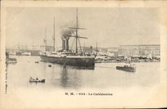 VINTAGE POSTCARD Boat Caledonien