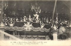 CPA Le roi et la reine d'Italie a Paris A la revue La tribune presidentielle