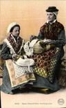CPA Folklore Auvergne Deux dentellieres Auvergnates