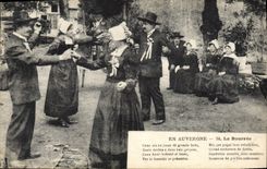 CPA Folklore Auvergne La bourree